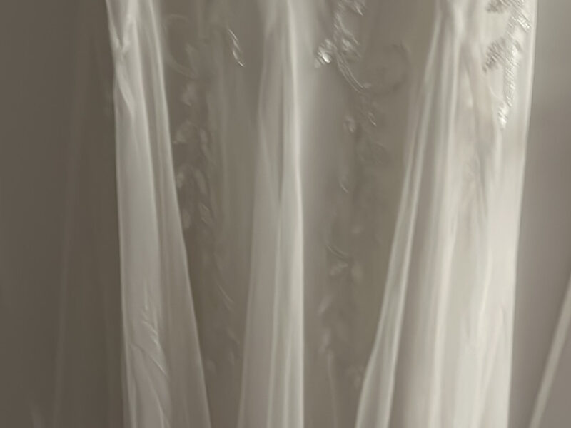 New never worn wedding dress