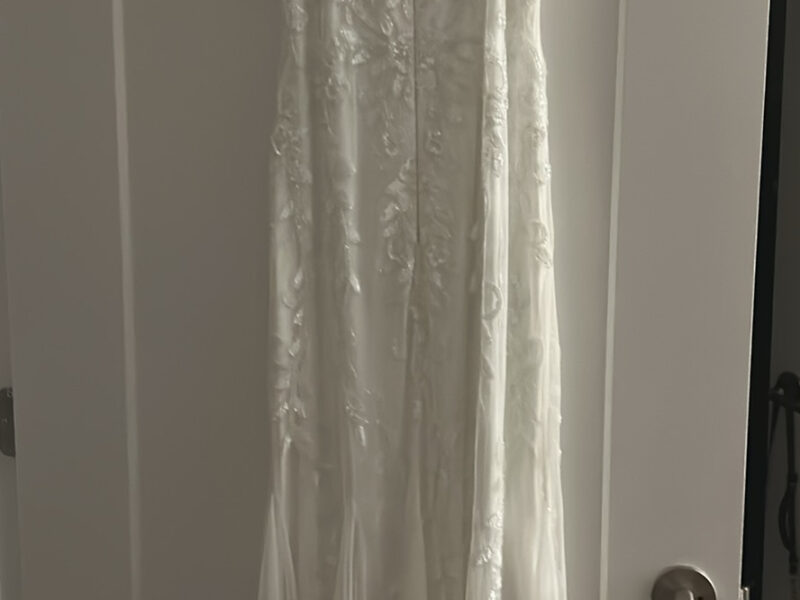 New never worn wedding dress