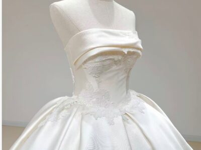 Classic Elegant Off-shoulder Ball Gown Wedding Dress