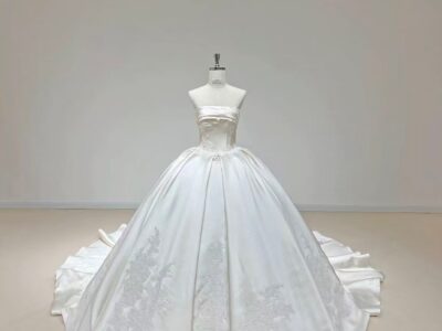 Classic Elegant Off-shoulder Ball Gown Wedding Dress