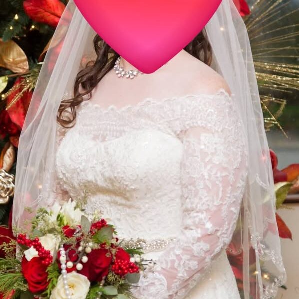 Oleg Cassini Wedding Dress CWG765 Size 12 - comes with Veil, Sash, and Petticoat