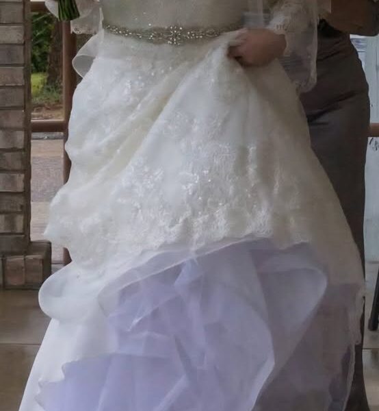 Oleg Cassini Wedding Dress CWG765 Size 12 - comes with Veil, Sash, and Petticoat