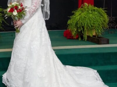 Oleg Cassini Wedding Dress CWG765 Size 12 - comes with Veil, Sash, and Petticoat