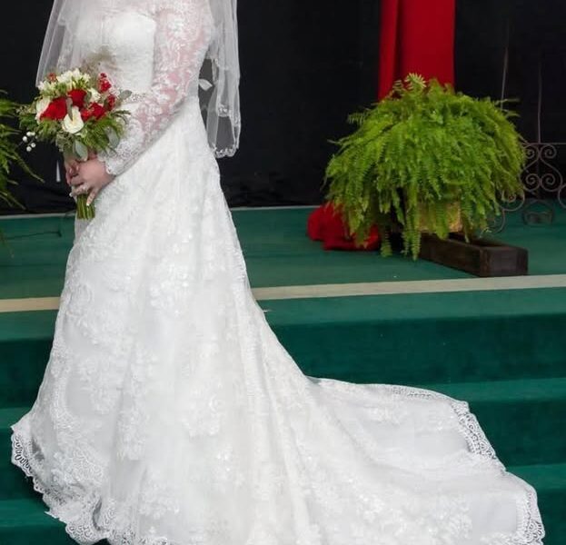 Oleg Cassini Wedding Dress CWG765 Size 12 - comes with Veil, Sash, and Petticoat