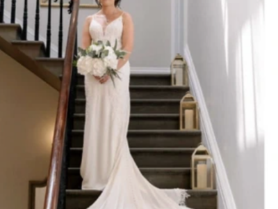 Beautiful ivory Madi Lane fitted wedding dress